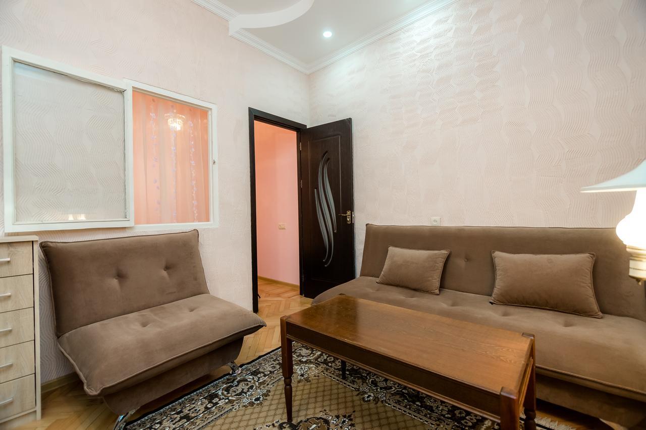 Gabi'S House Appartement Tbilisi Buitenkant foto