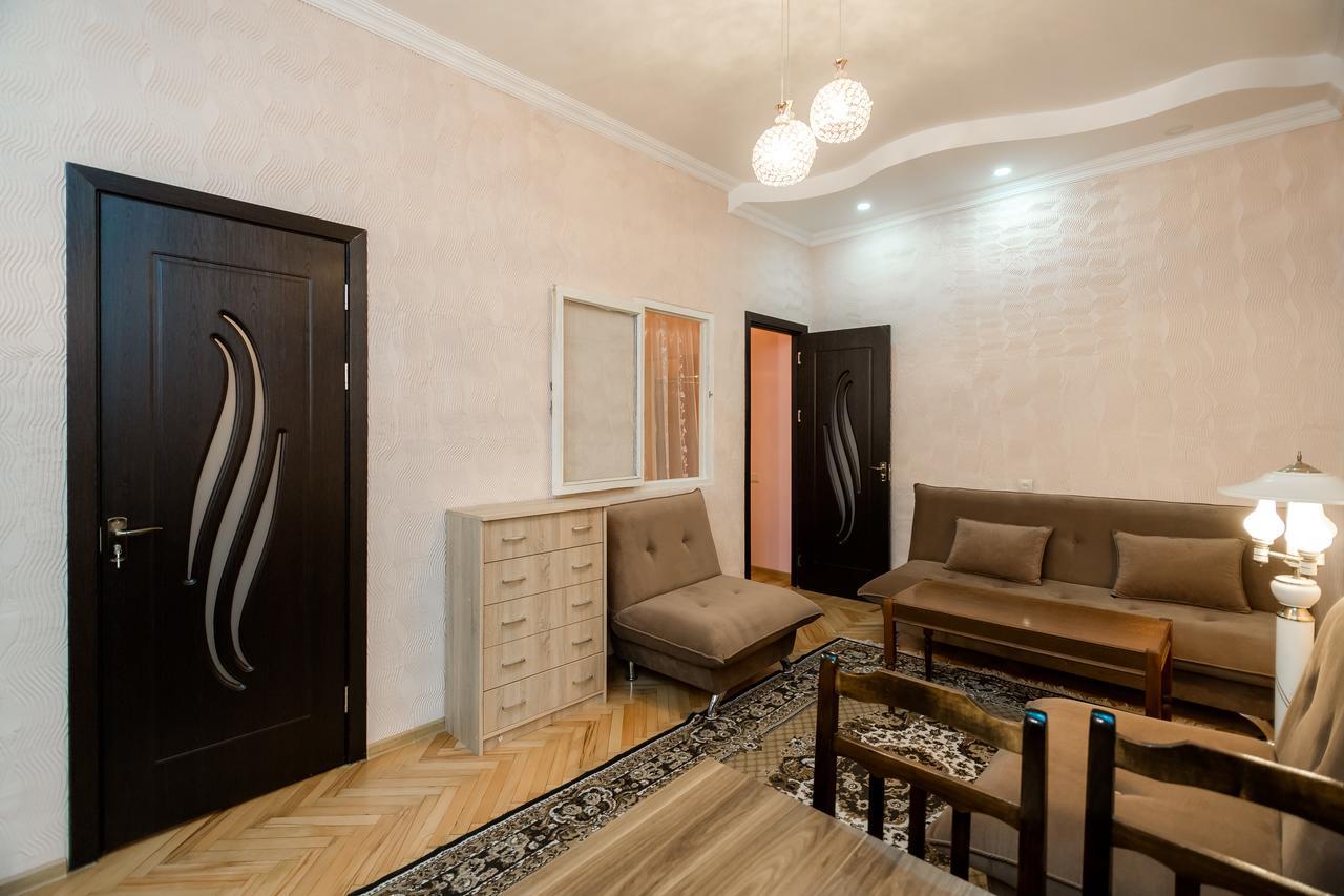 Gabi'S House Appartement Tbilisi Buitenkant foto