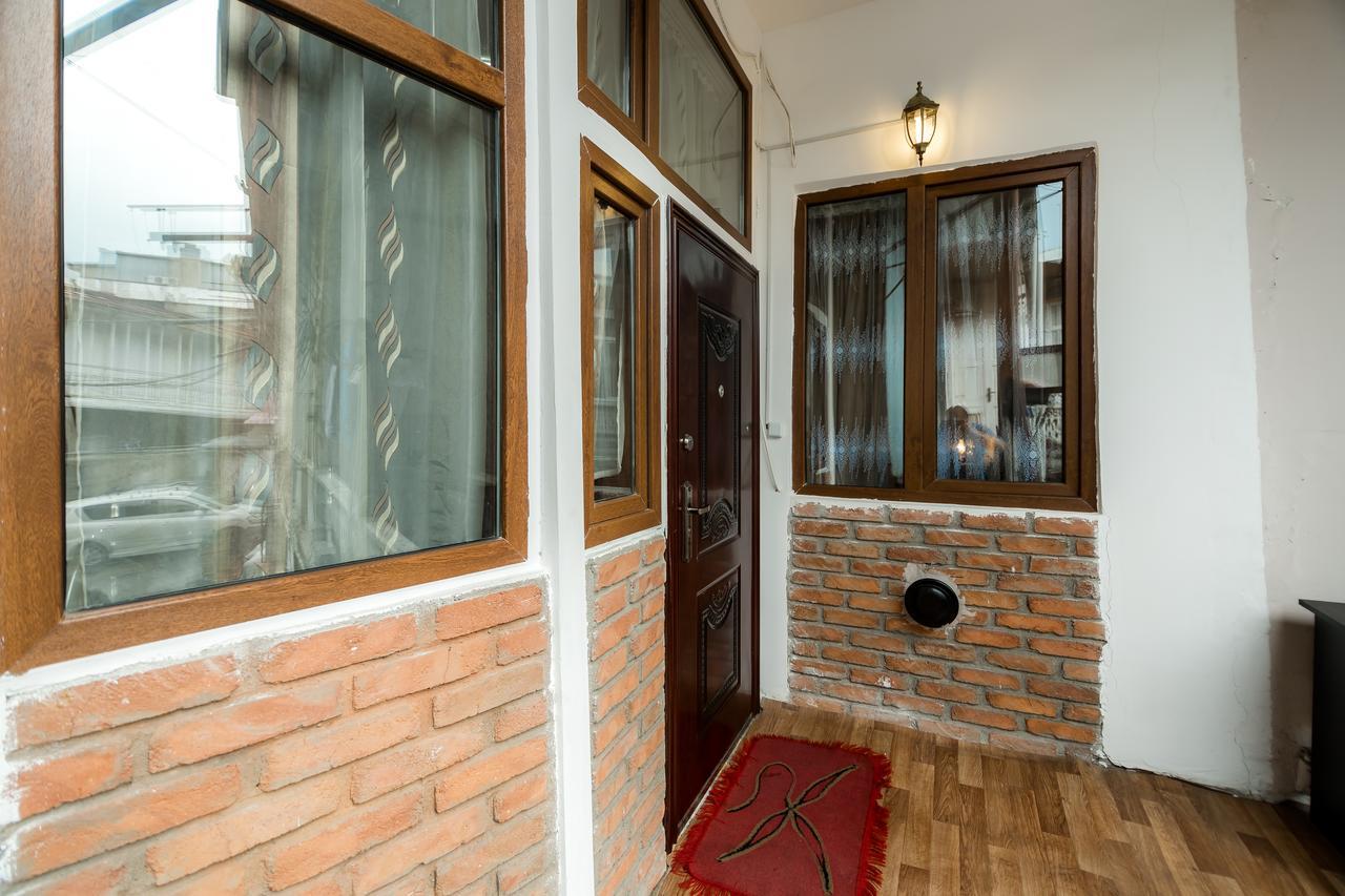Gabi'S House Appartement Tbilisi Buitenkant foto
