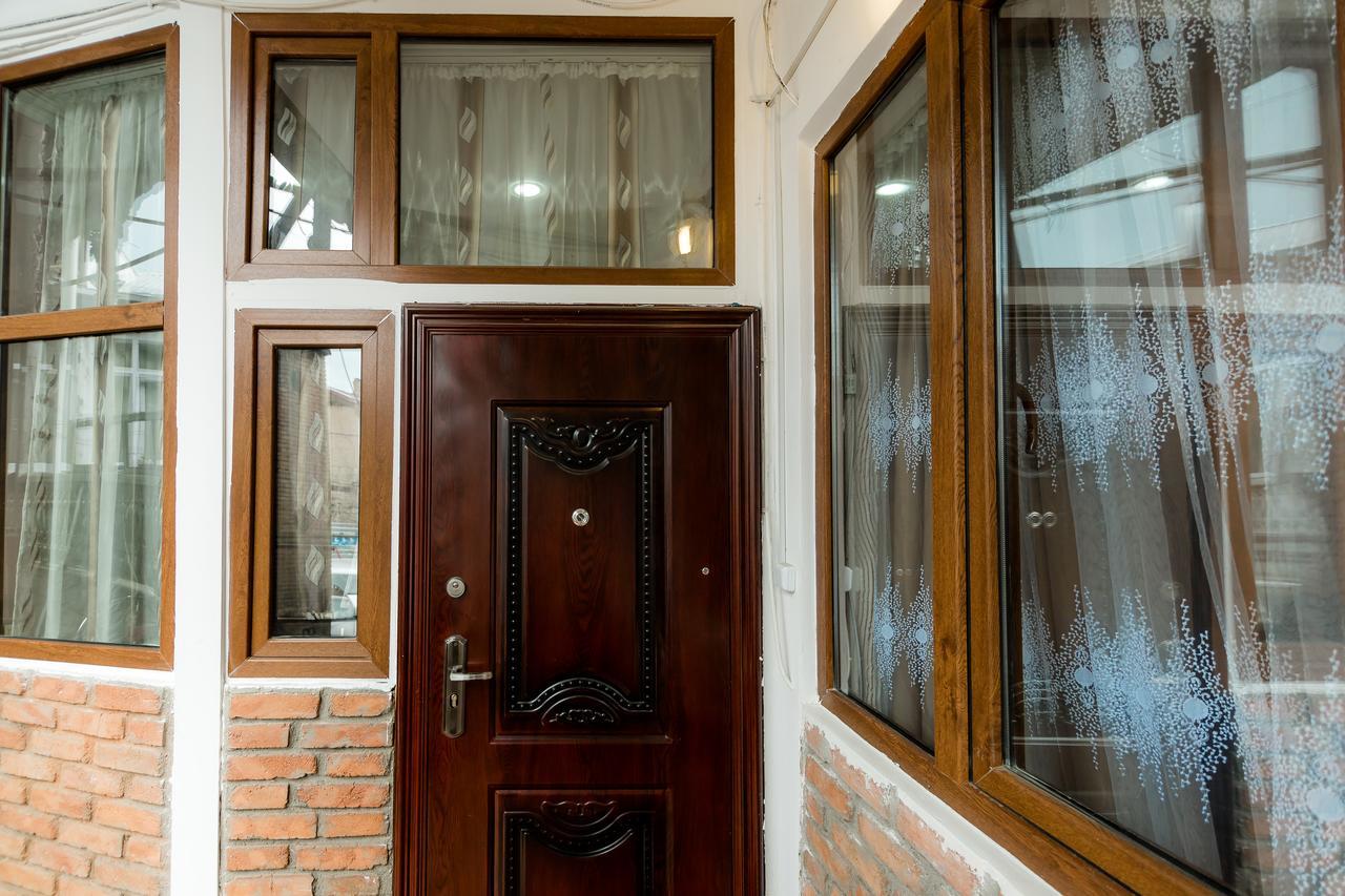 Gabi'S House Appartement Tbilisi Buitenkant foto